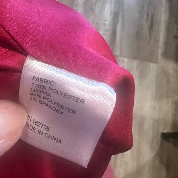 Chic Long Sleeve Floral Dress in Red and Black - Picture 15 of 16